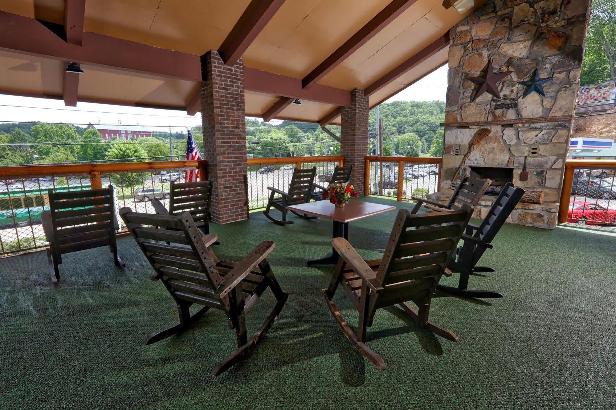 Wild Bear Inn Pigeon Forge Eksteriør bilde